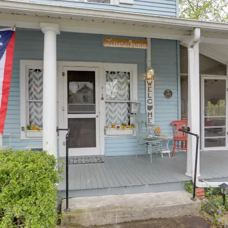 Spacious Lakeside Cottage - 2 Miles to Marblehead!