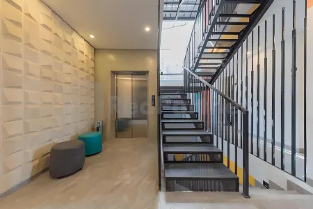 Hotel Rumah Gaharu Отели рядом со станцией Cikudapateuh Train Station