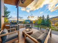 Crested Butte Mountain | Hot Tub, BBQ Area & Views マウント・クレスティド・ビュートのホテル