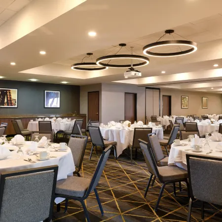 Holiday Inn & Suites OAKLAND - AIRPORT by IHG
