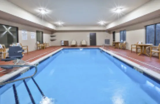 Holiday Inn Express & Suites NILES by IHG