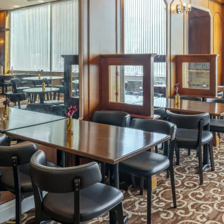 Russ Hill Hotel Отели в г. Доркинг