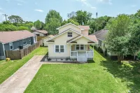 Charming 3-bedroom cottage in Seabrook, Texas