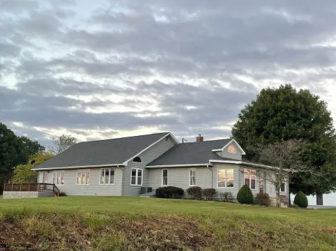 Sip & Stay at StarView Vineyards