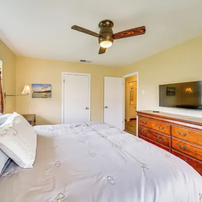 Sunny San Antonio Home Near Downtown: Pets Welcome Hotels near Buckeye Park