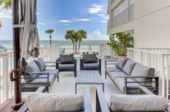 OCEANFRONT 4b/3ba St. Pete/Clearwater. Heated Pool. Patio. Paddleboards