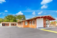 OYO Palm Leaf Motel Hotels in Ashland