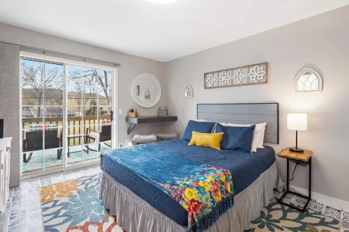 Happy Place Hideaway - Walk to Taneycomo!