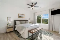 New Lakeview Penthouse - Amenities Galore! - Parkplatz