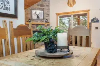 Simons Treetop Cabin 2 Bdr in Popular Resort!