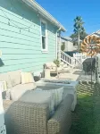 Cozy Beach Cottage- Minutes to the beach & Historic Strand
