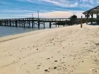 River Hotel of Southport - Beach