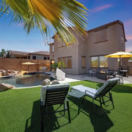 "Spacious 5Br Estrella Home, Pool Table, Heated Pool & Spa / Family & Groups"