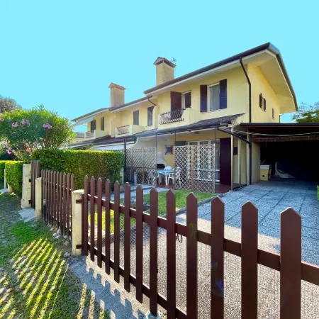 Terraced House with Garden