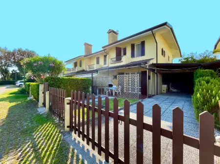 Terraced House with Garden