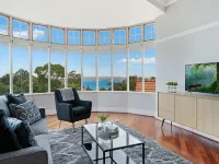 Huge Harbour View Apartment In Historic Home Hotels in Cremorne
