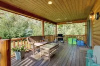 Port Austin Cabin w/ Hot Tub: 1 Mi to Beach! - Boutique