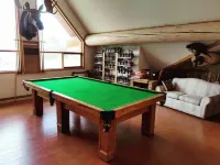 Bear's Claw Lodge Hotels in Cache Creek