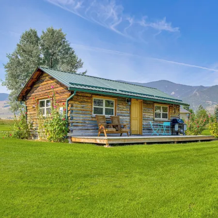 Montana Mountain Getaway: Deck & Amazing Views