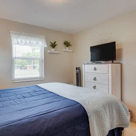 Relax in Hot Tub, Walk to Springs: North Port Home