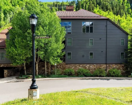 Etta Place 1 by AvantStay Ski in Ski Out Unit w Views of the Slopes Hotels in San Miguel County