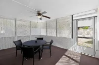 3-BDR Guitar House, Walk to Casino, located close to EVERYTHING