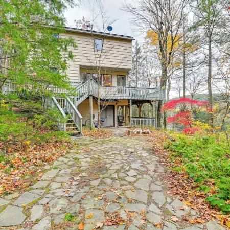 Great Barrington Lakeside Getaway w/ Kayak & Grill