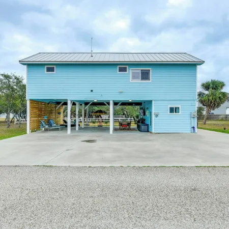 1 Mi to Marina: Cozy Angler's Cottage in Rockport