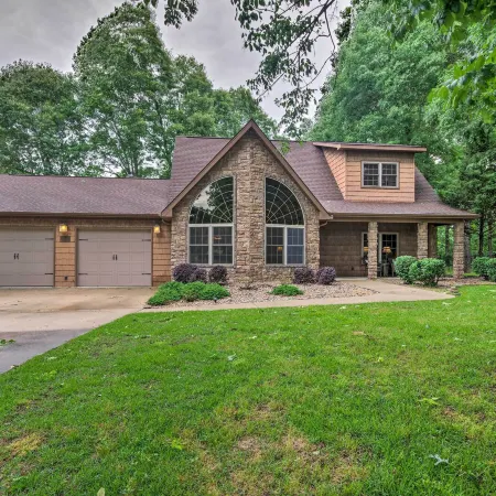 Spacious Family Home w/ Fire Pit on Norfork Lake!