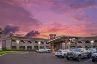 Best Western Plus Brookside Inn - parking