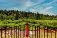 Deck & Mtn Views! Family A-frame Cabin Near Stream -  Privatzimmer