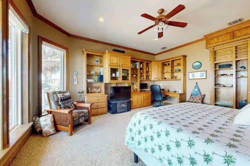 Lakefront Estate: Stunning Views, Deck, Bar & Dock - 3 tähden