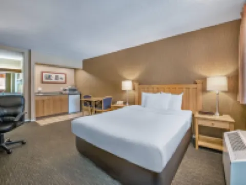 Econo Lodge Inn & Suites - North Vancouver Hotels in North Vancouver