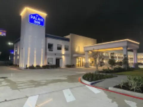 Palace Inn Blue 290 W 43rd & Bingle Rd Hotels near Karbach Brewing Co.