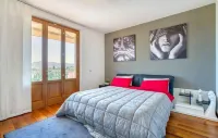 Panoramic Villa with Pool for Private Use