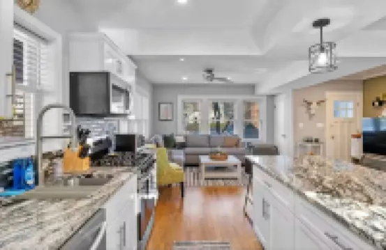 3Br Salem Townhouse Minutes to Downtown