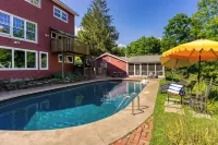 Longview Pond Lodge by AvantStay - プール