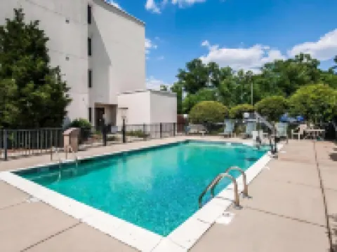 弗洛伍德Travelodge by Wyndham酒店 弗洛伍德酒店