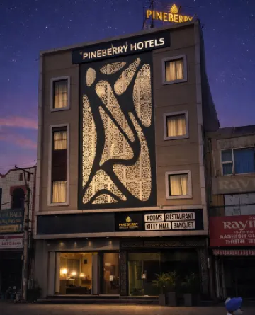 Pineberry Hotels - Near Golden Temple Các khách sạn gần Trường Khalsa
