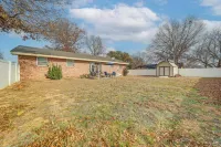 On Route 66! Bristow Home w/ Spacious Yard - chambre d’hôtes
