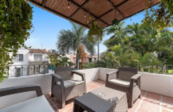 モダン プール サイド ハウス