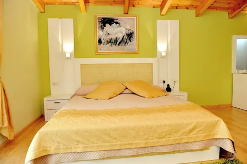 ホワイトシティ ホテル & レストラン