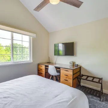 13 Mi to Dtwn Denver: Arvada Townhome w/ Deck