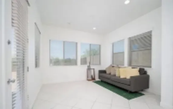 Spacious 4-bedroom house with WiFi, fitness room in adorable Buckeye