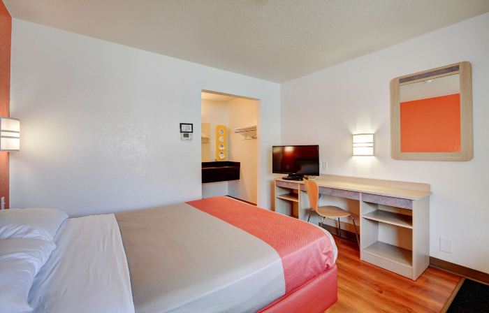 Motel 6 Southington, CT - Hartford