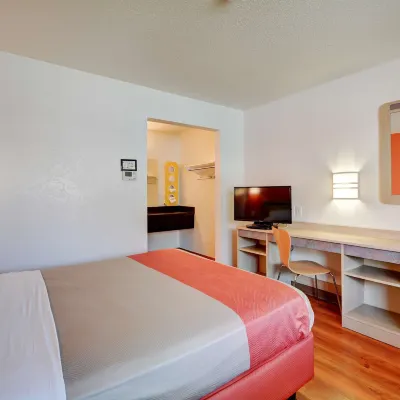 Motel 6 Southington, CT - Hartford Hotels near Muzzy Field Park