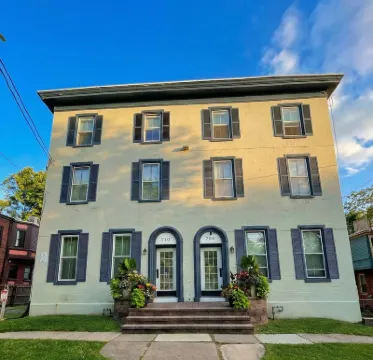 Historic Character with Fast Wi-Fi and Appliances - Charming Modern Haven Hotel di 