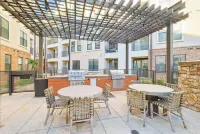 Chic and Stylish 2B near Legacy West - balcony