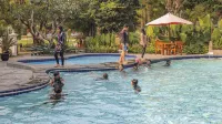 Royal Brongto Hotel - Swimmingpools