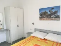 Apartments Suzana Hotels in Lun